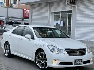 Toyota Crown 2012 White