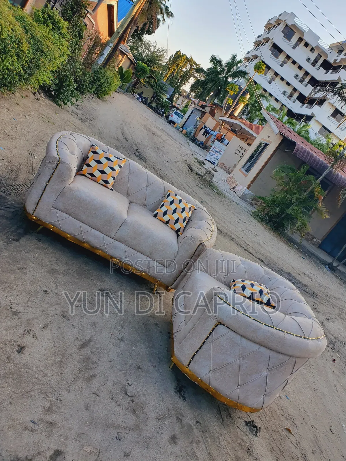 Sofa Classic Sana Mpya