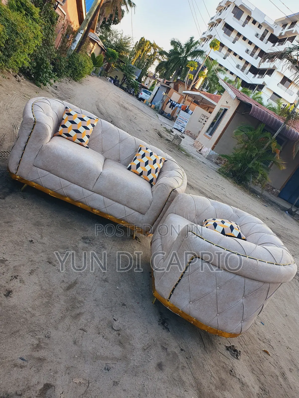 Sofa Classic Sana Mpya