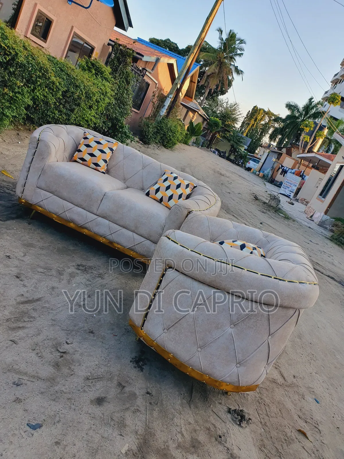 Sofa Classic Sana Mpya