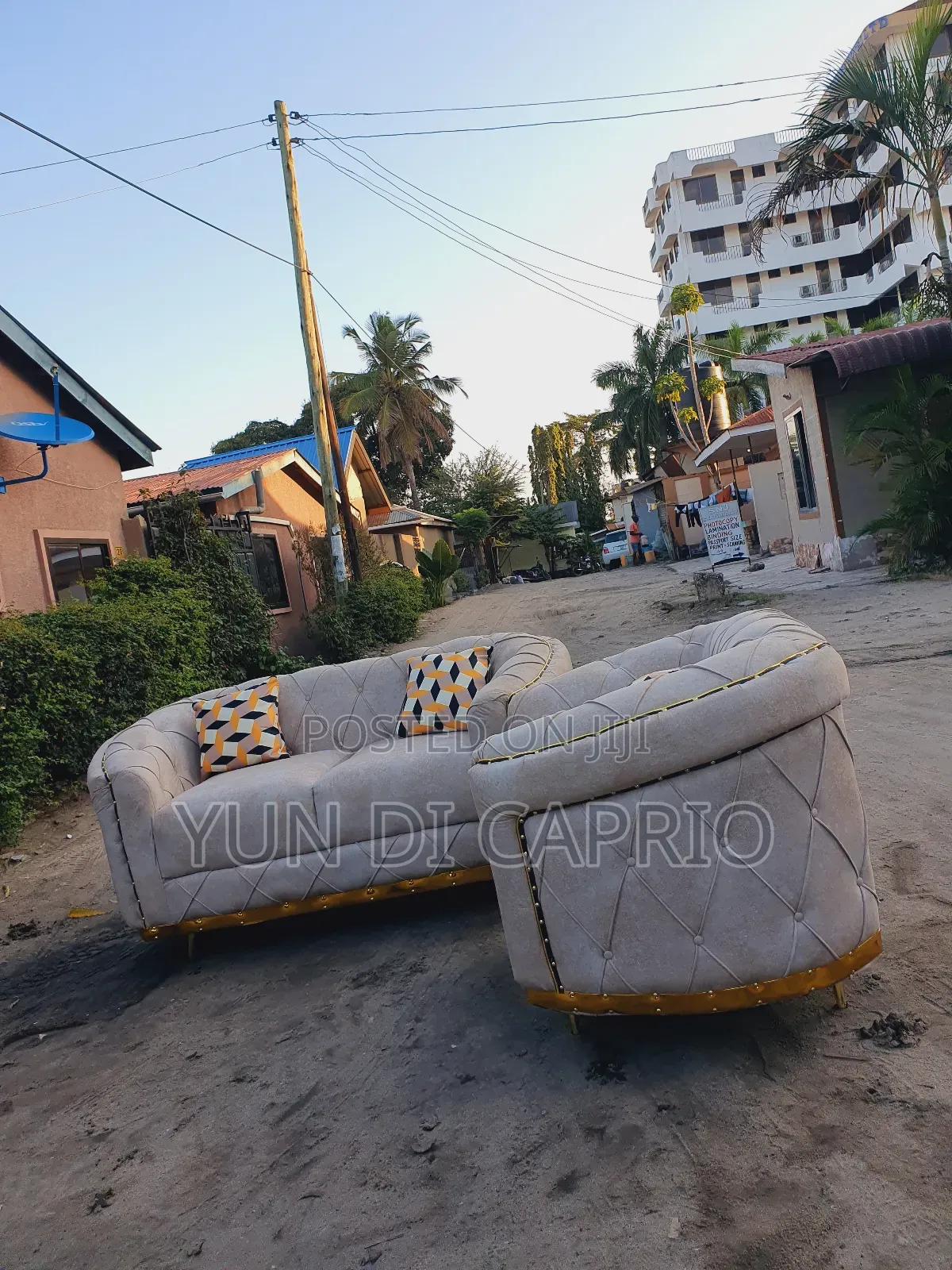 Sofa Classic Sana Mpya
