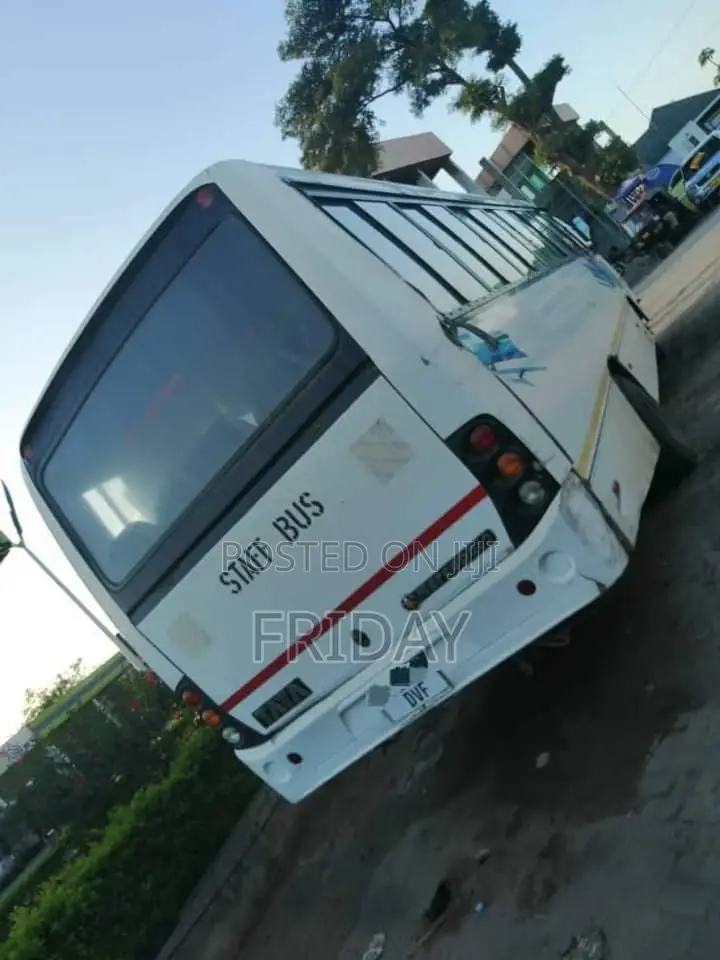 Tata Starbus Ultra Skool 2005 White