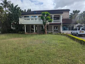 4bdrm Villa in Ada Big Place for rent