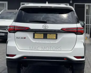Toyota Fortuner 2023 White