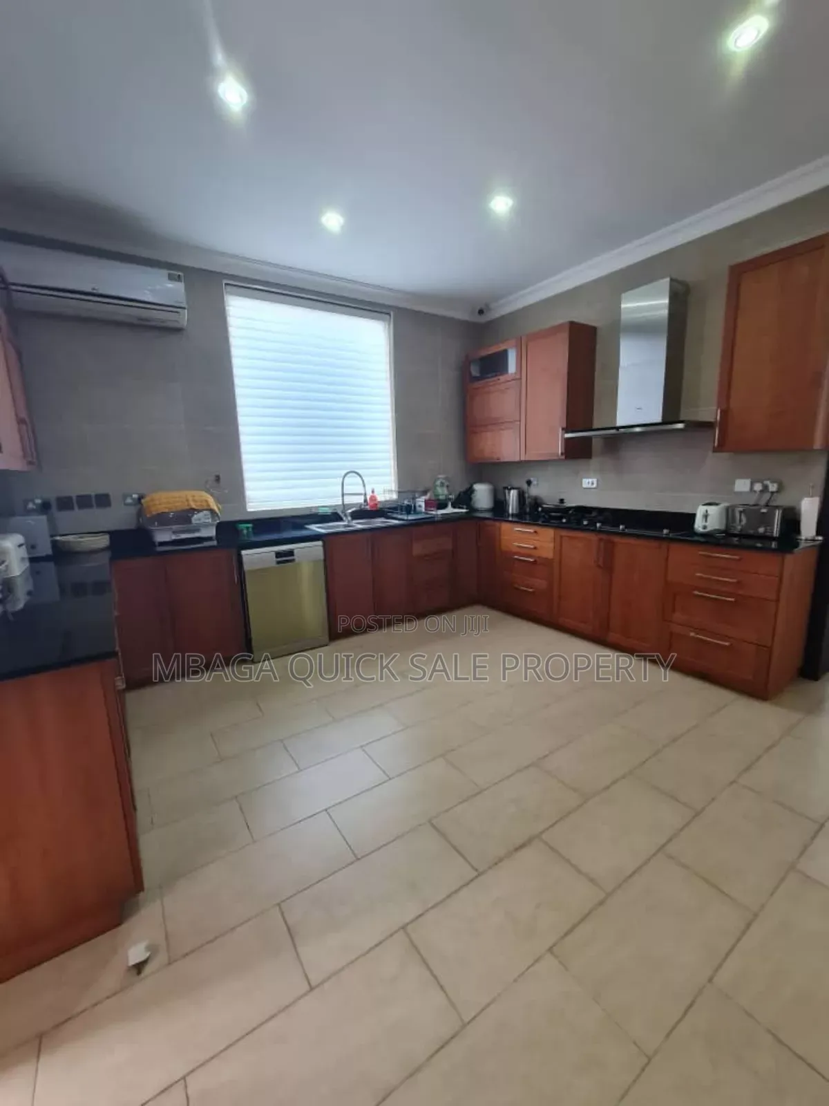 6bdrm House in Goba for sale