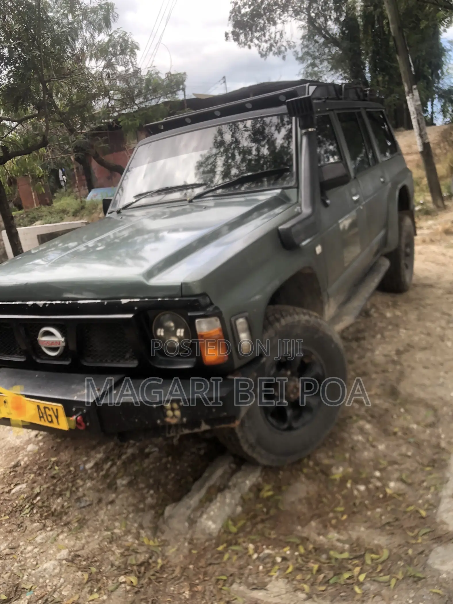 Nissan UA-QG 2000 Gray