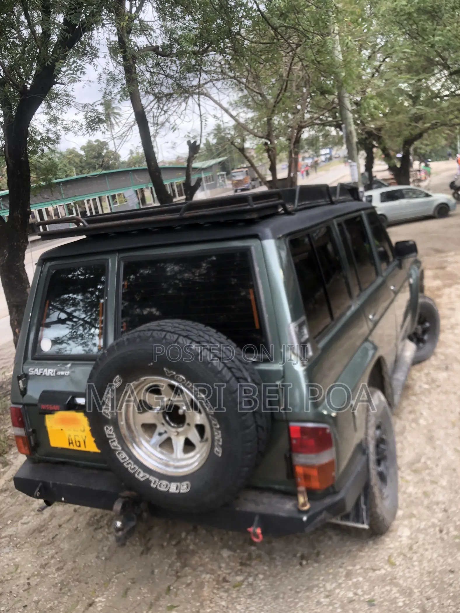 Nissan UA-QG 2000 Gray