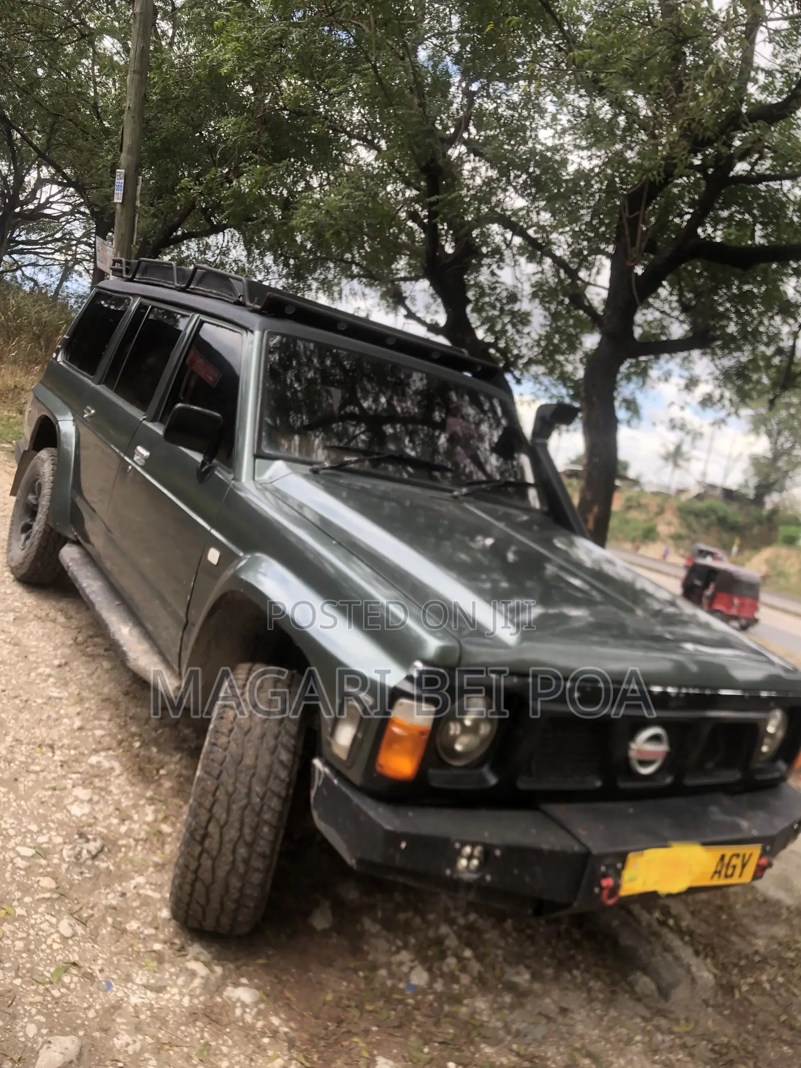 Nissan UA-QG 2000 Gray