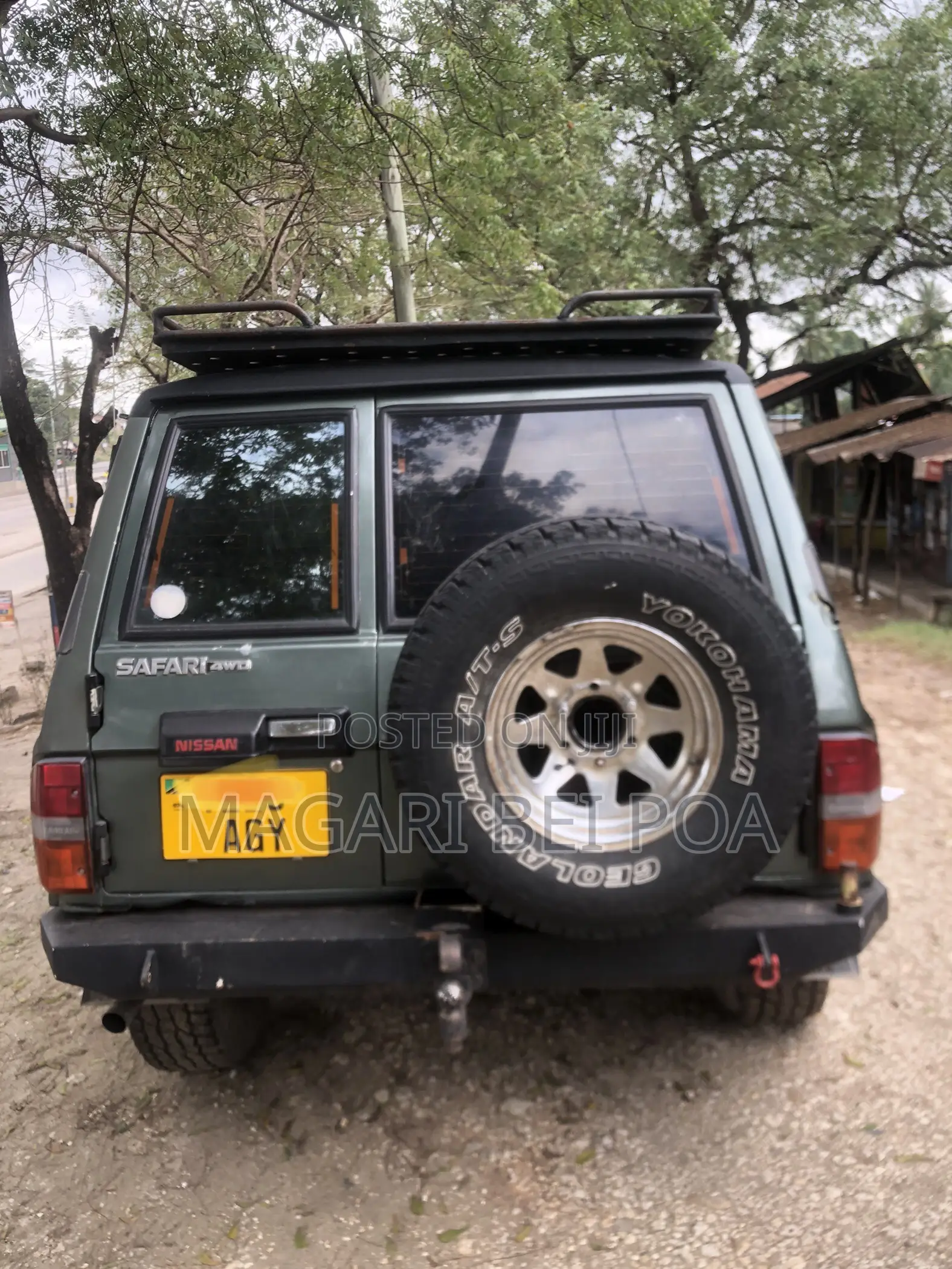 Nissan UA-QG 2000 Gray