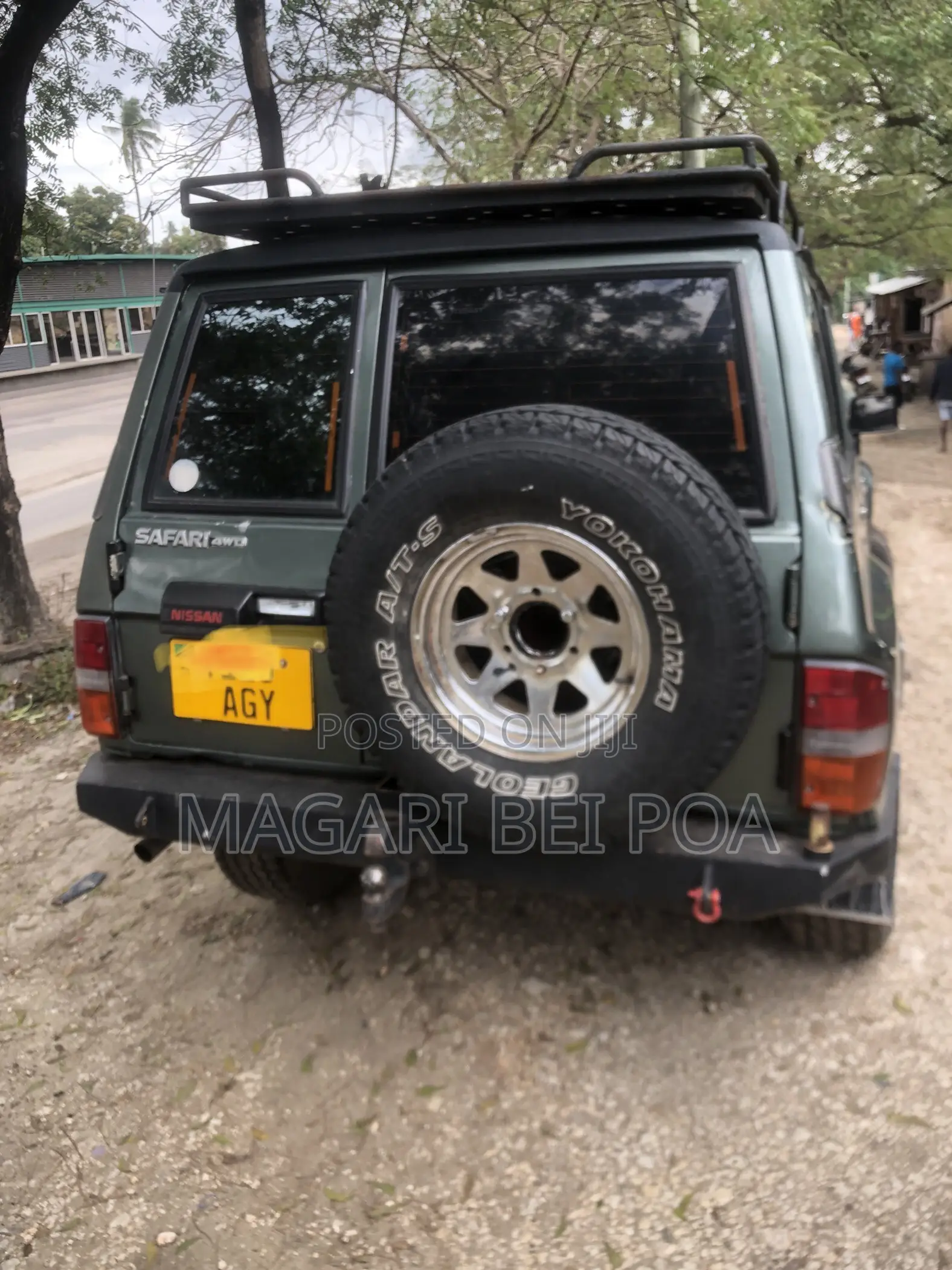 Nissan UA-QG 2000 Gray