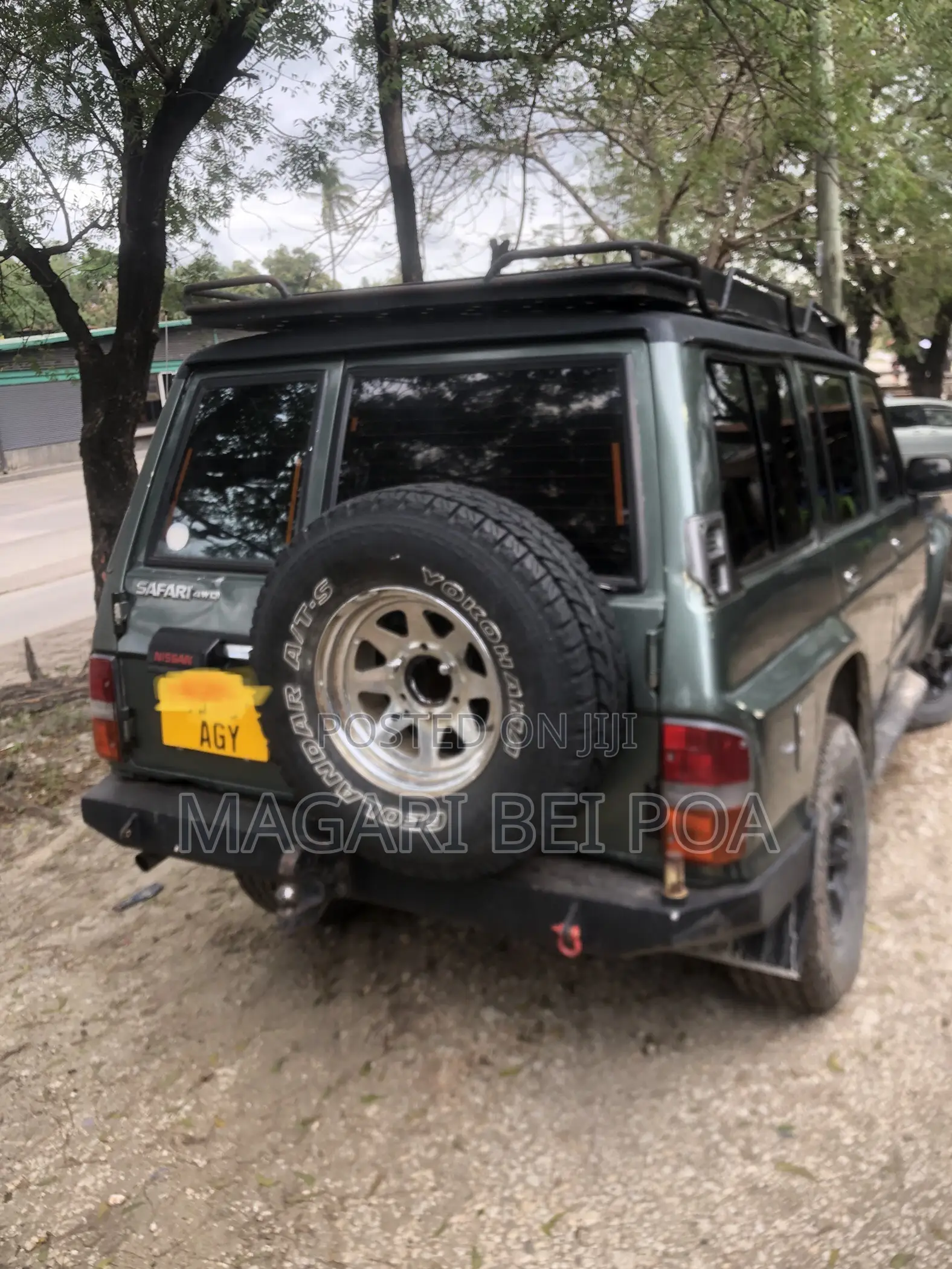 Nissan UA-QG 2000 Gray