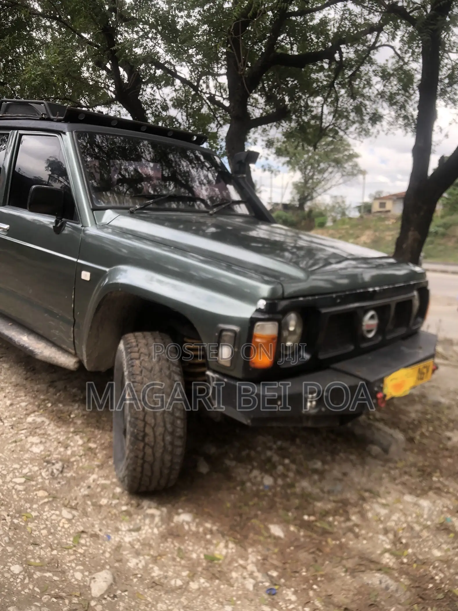 Nissan UA-QG 2000 Gray