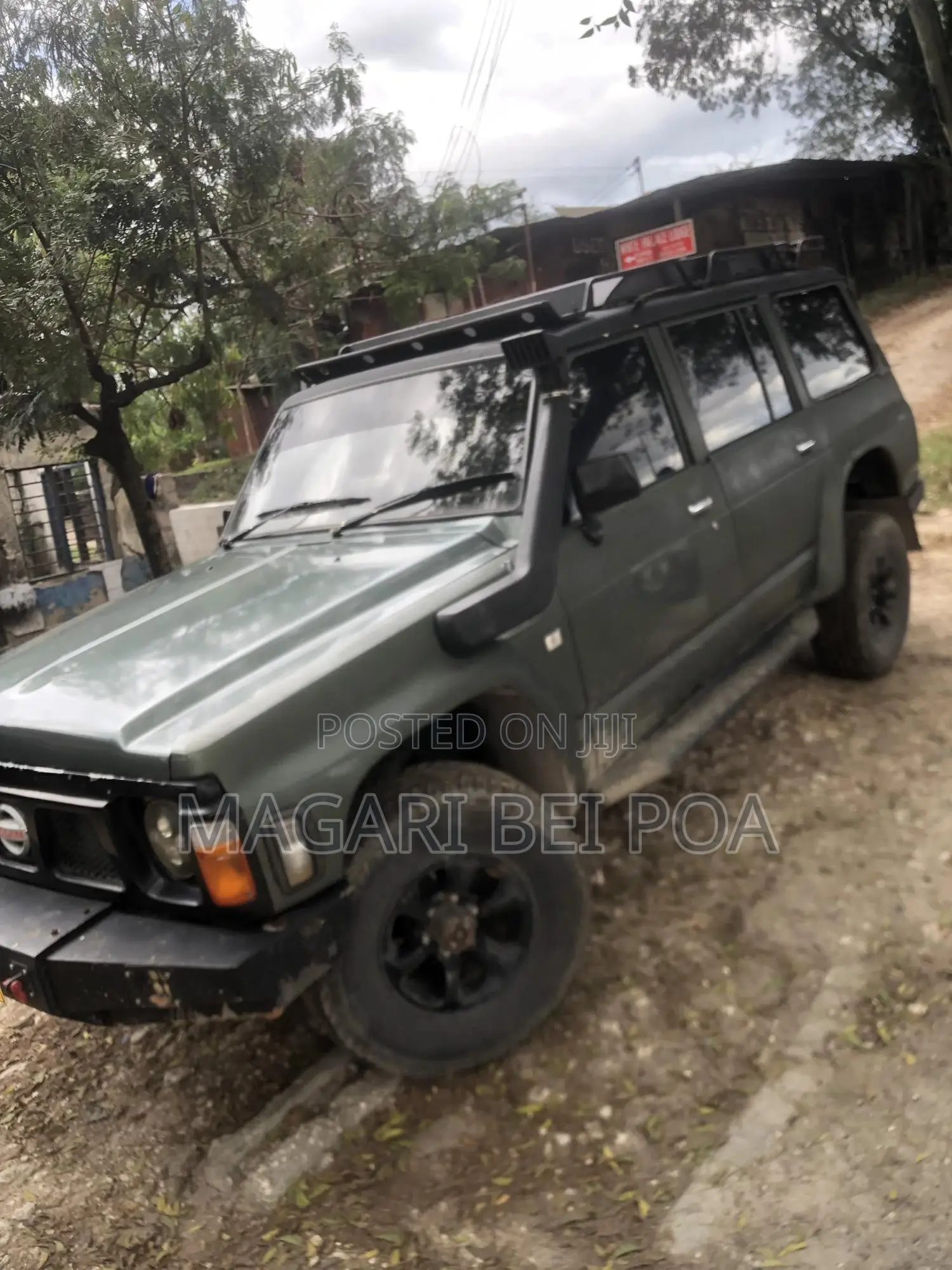 Nissan UA-QG 2000 Gray