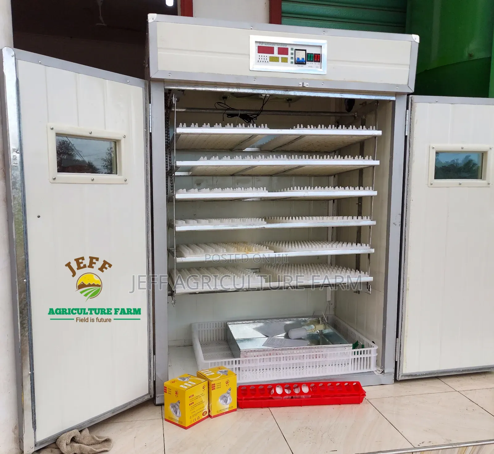 1056 New Automatic Incubator