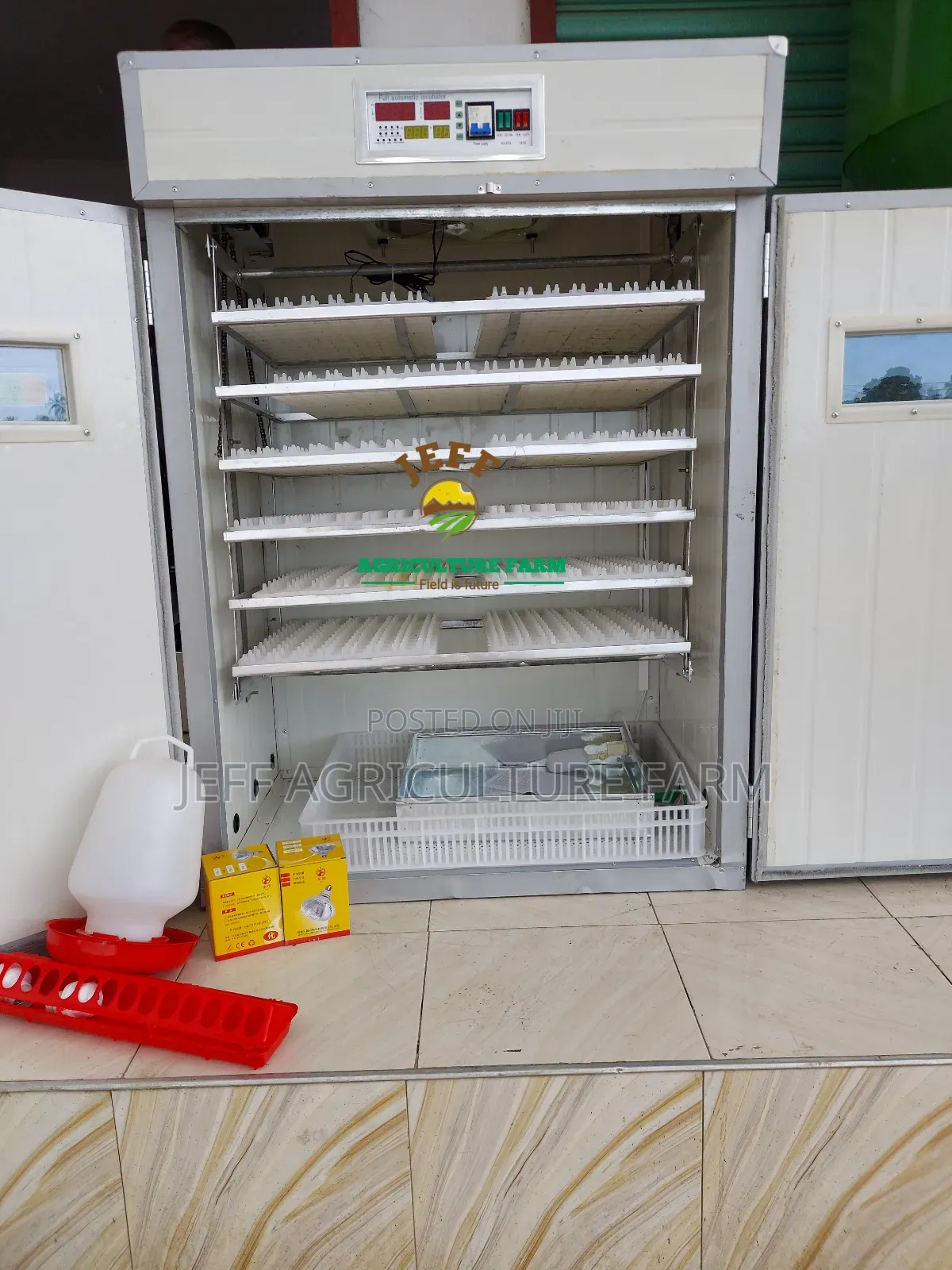 1056 New Automatic Incubator