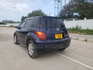 Toyota IST 2004 Blue
