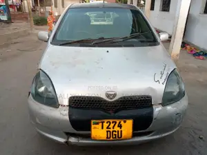 Toyota Vitz 2005 Silver