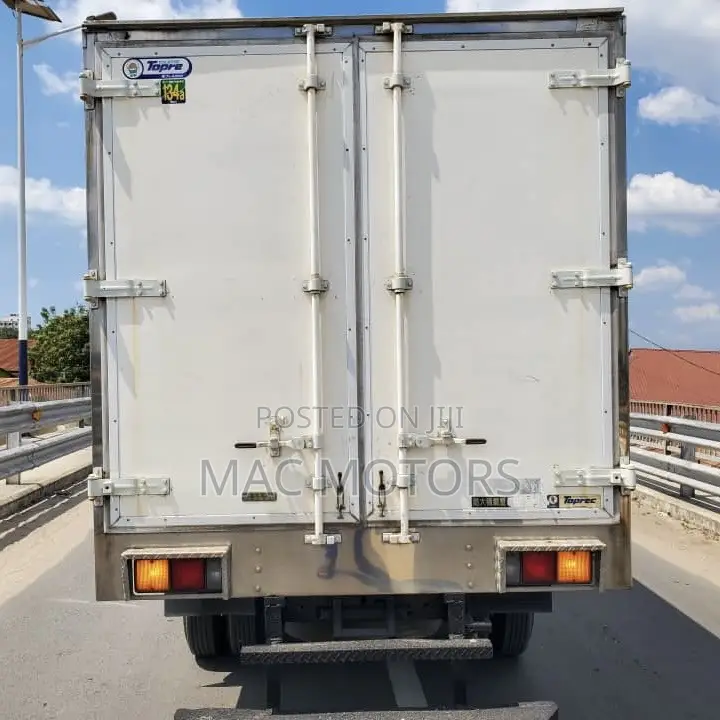 Mitsubishi Canter Fridge