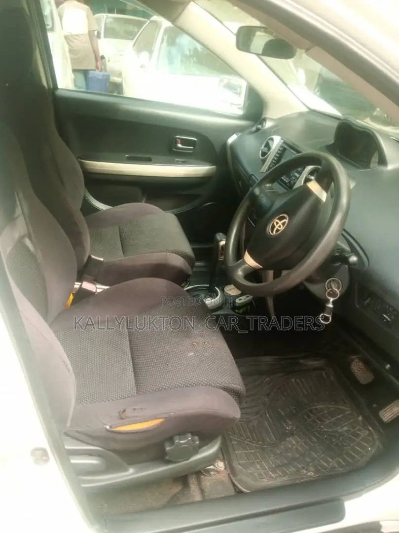 Toyota IST 2005 White