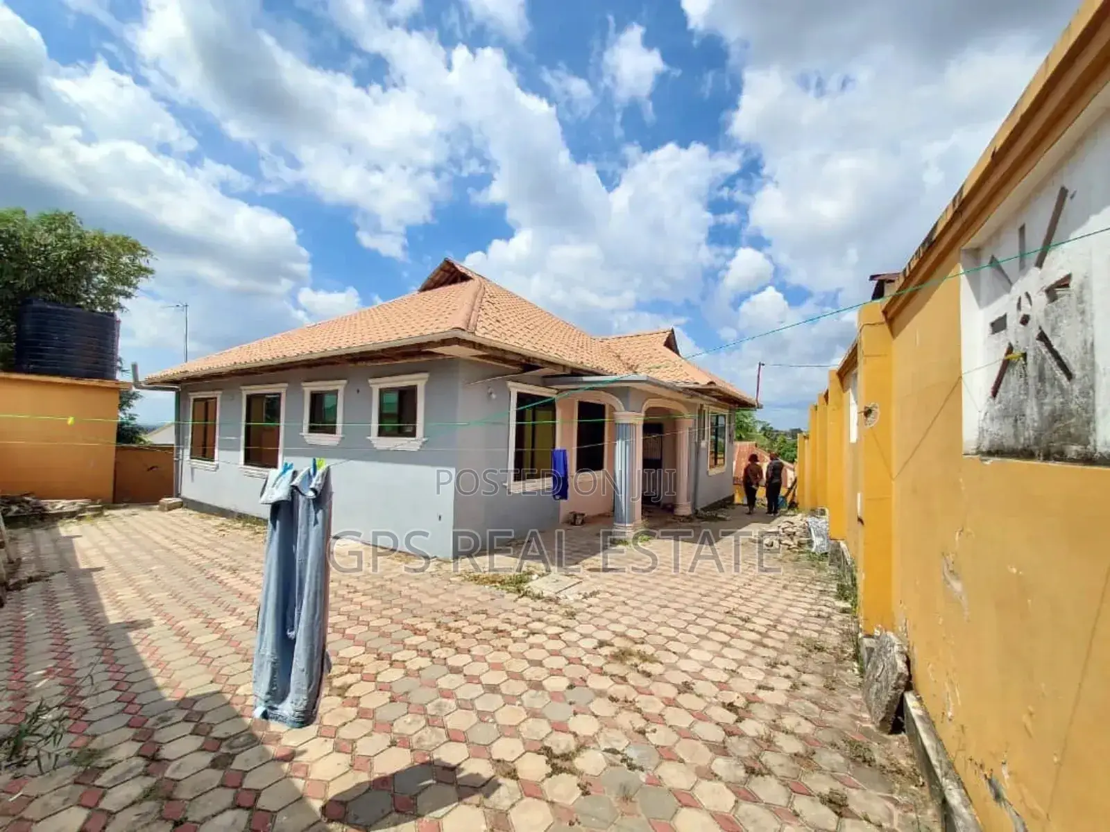 8bdrm House in Kimara Korogwe, Kinondoni for sale