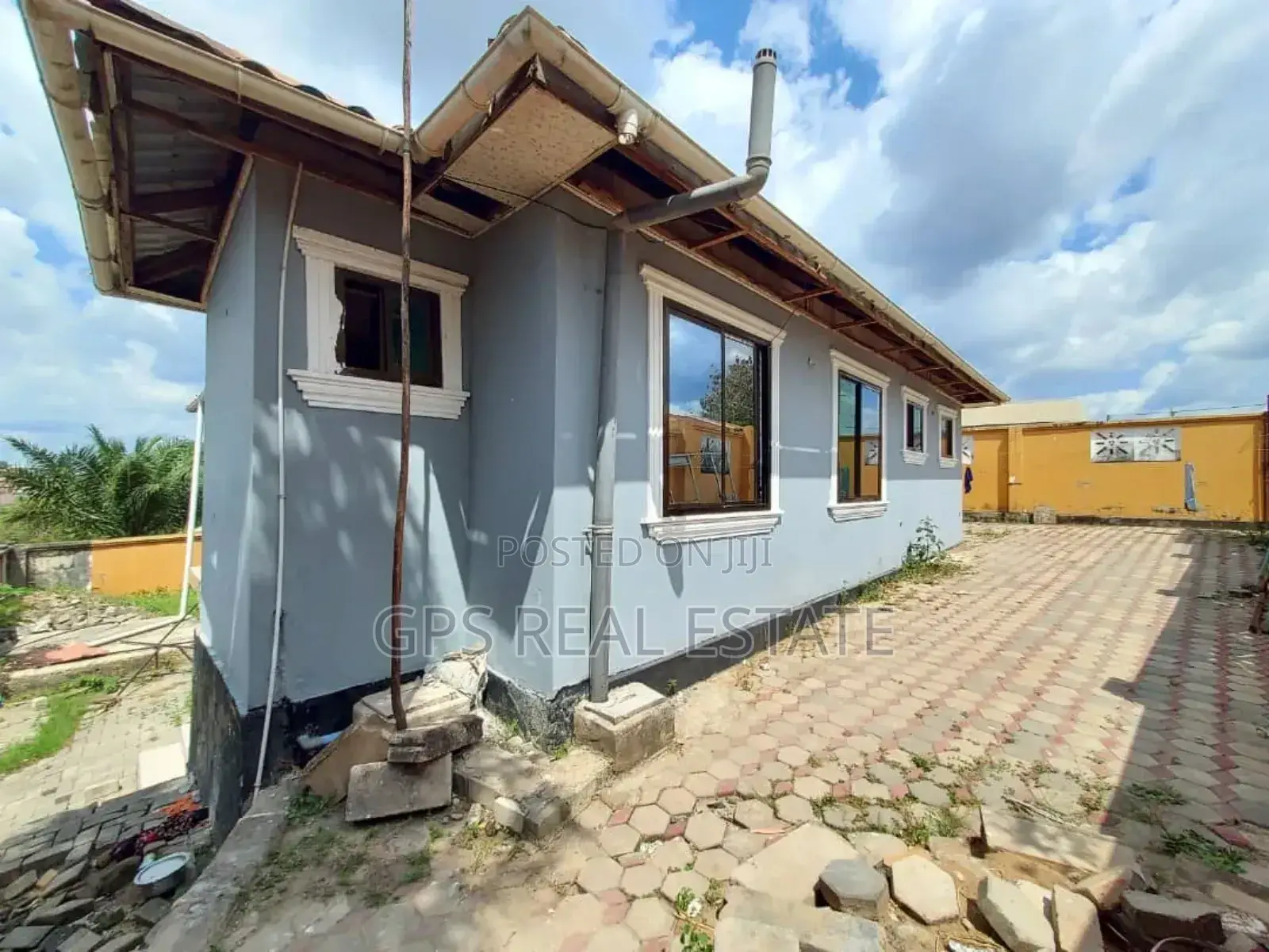 8bdrm House in Kimara Korogwe, Kinondoni for sale