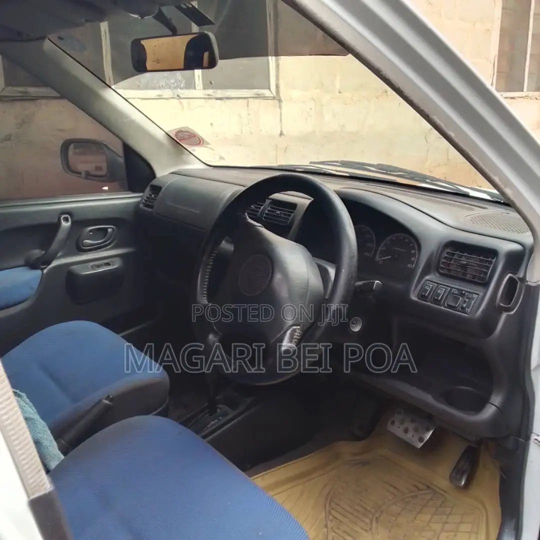 Suzuki Kei 2004 White
