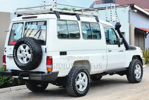Toyota Land Cruiser 2010 White