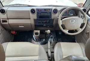 Toyota Land Cruiser 2010 White