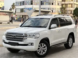 Toyota Land Cruiser 2017 White