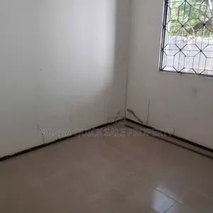 3bdrm Apartment in Mikochen, Mikocheni for rent