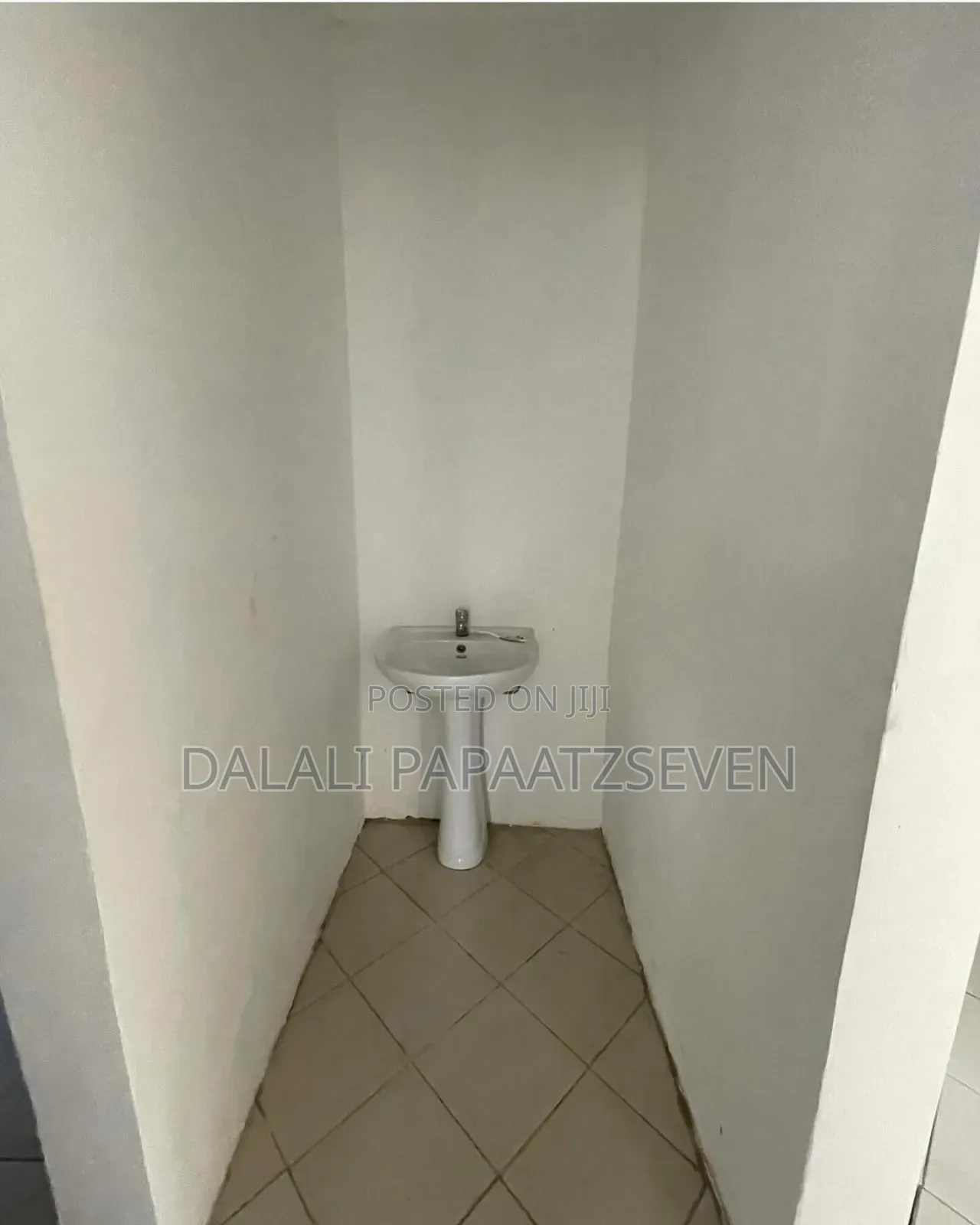 5bdrm House in Dalalipapaatzseven, Kinondoni for rent