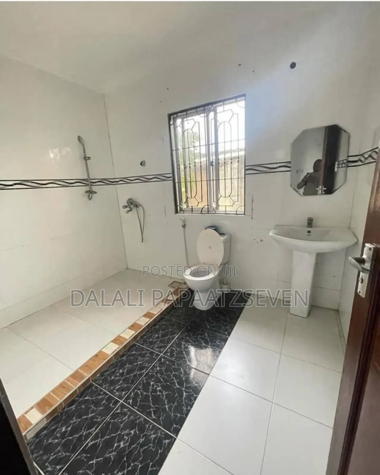5bdrm House in Dalalipapaatzseven, Kinondoni for rent