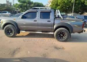 Nissan Hardbody 2002 Gray