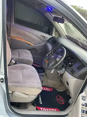 Toyota ISIS 2006 Silver