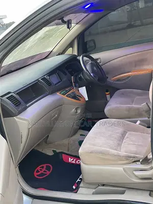 Toyota ISIS 2006 Silver