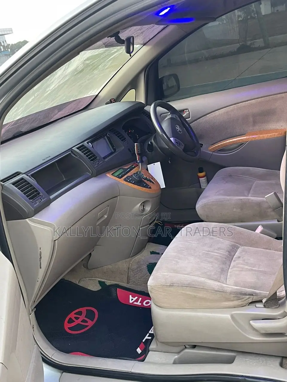 Toyota ISIS 2006 Silver
