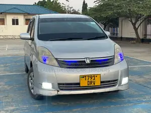Toyota ISIS 2006 Silver