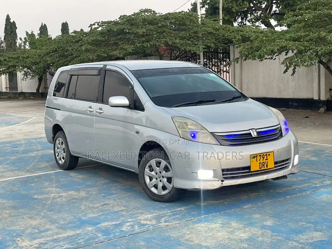 Toyota ISIS 2006 Silver