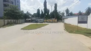 8bdrm House in Mikocheni B for rent