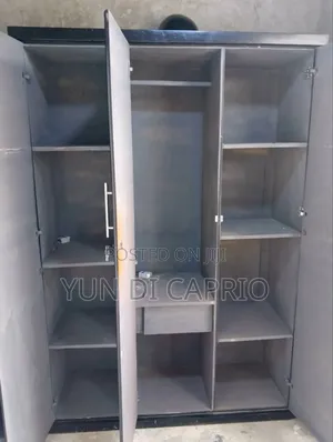 Kabati Milango Mitatu