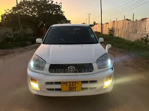 Toyota RAV4 2005 White