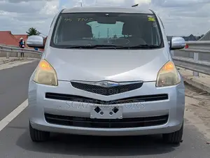 Toyota Ractis 2009 Silver