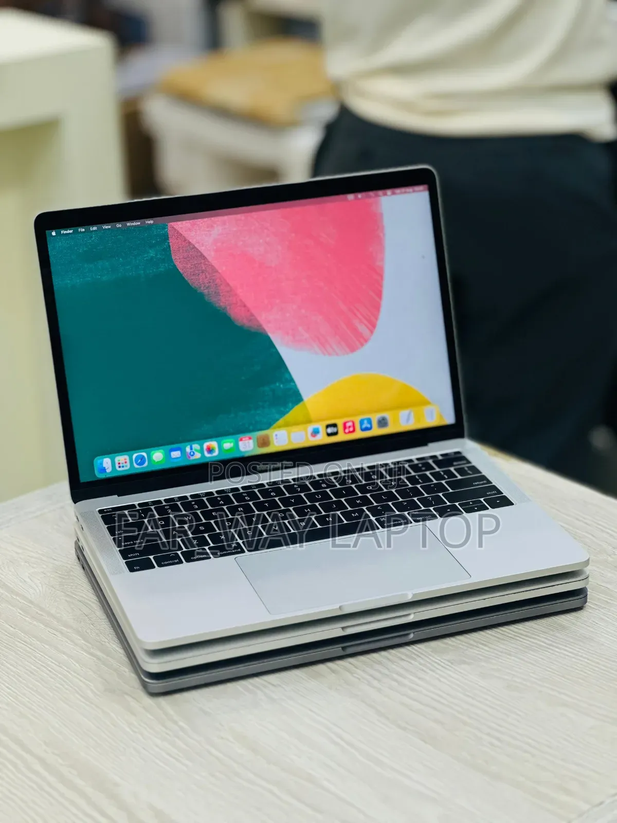 Laptop Apple MacBook Pro 2017 16GB Intel Core I7 SSD 256GB