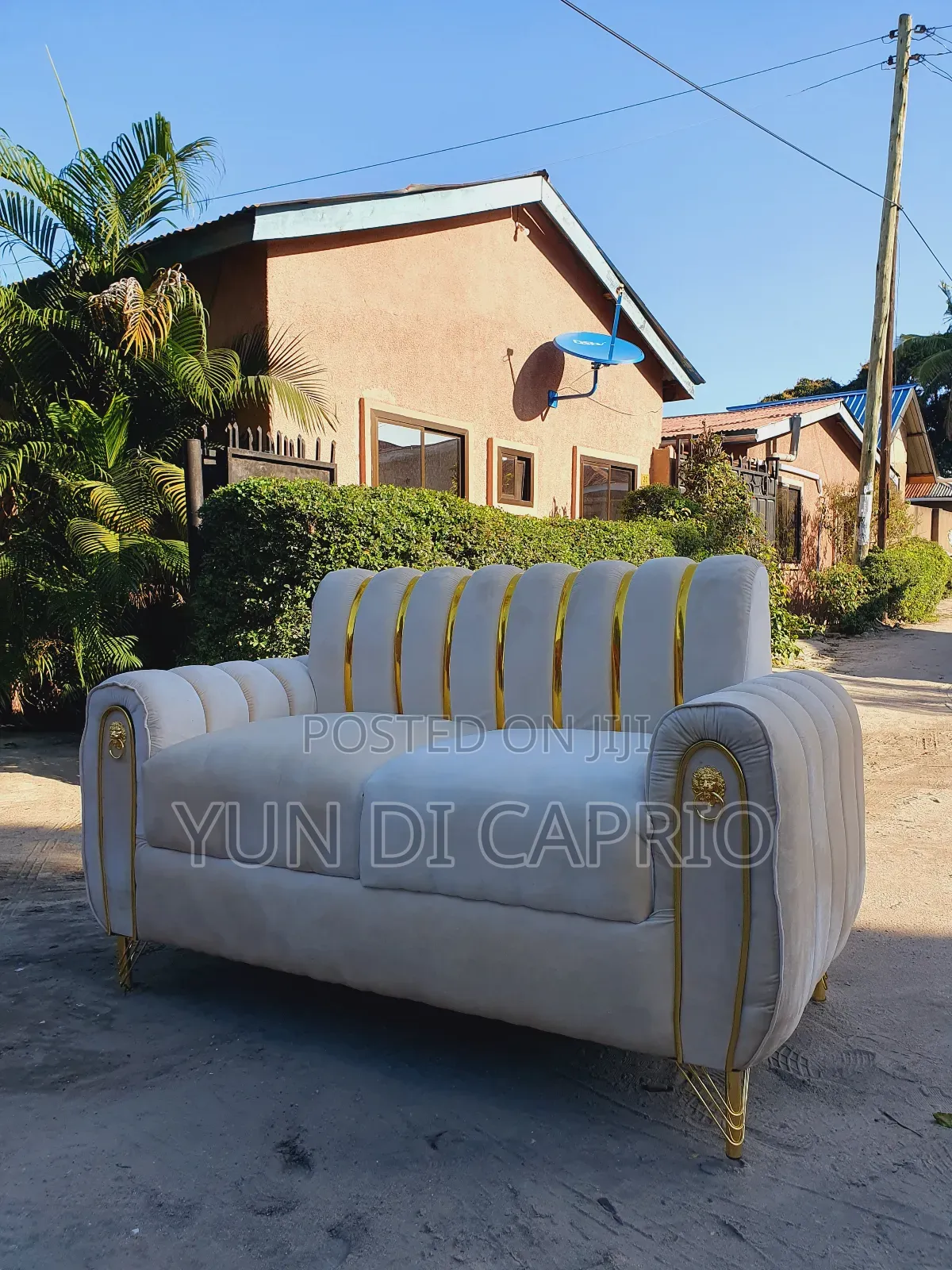 Sofa Classic Sana Mpya