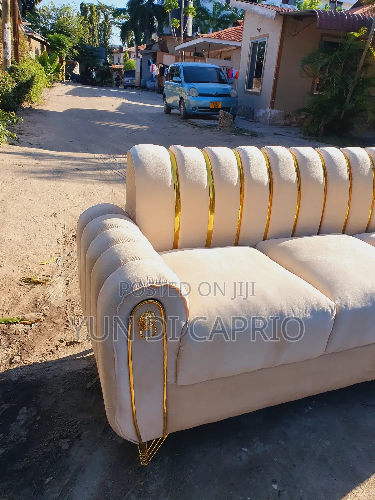 Sofa Classic Sana Mpya