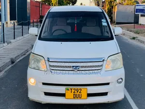 Toyota Noah 2004 White