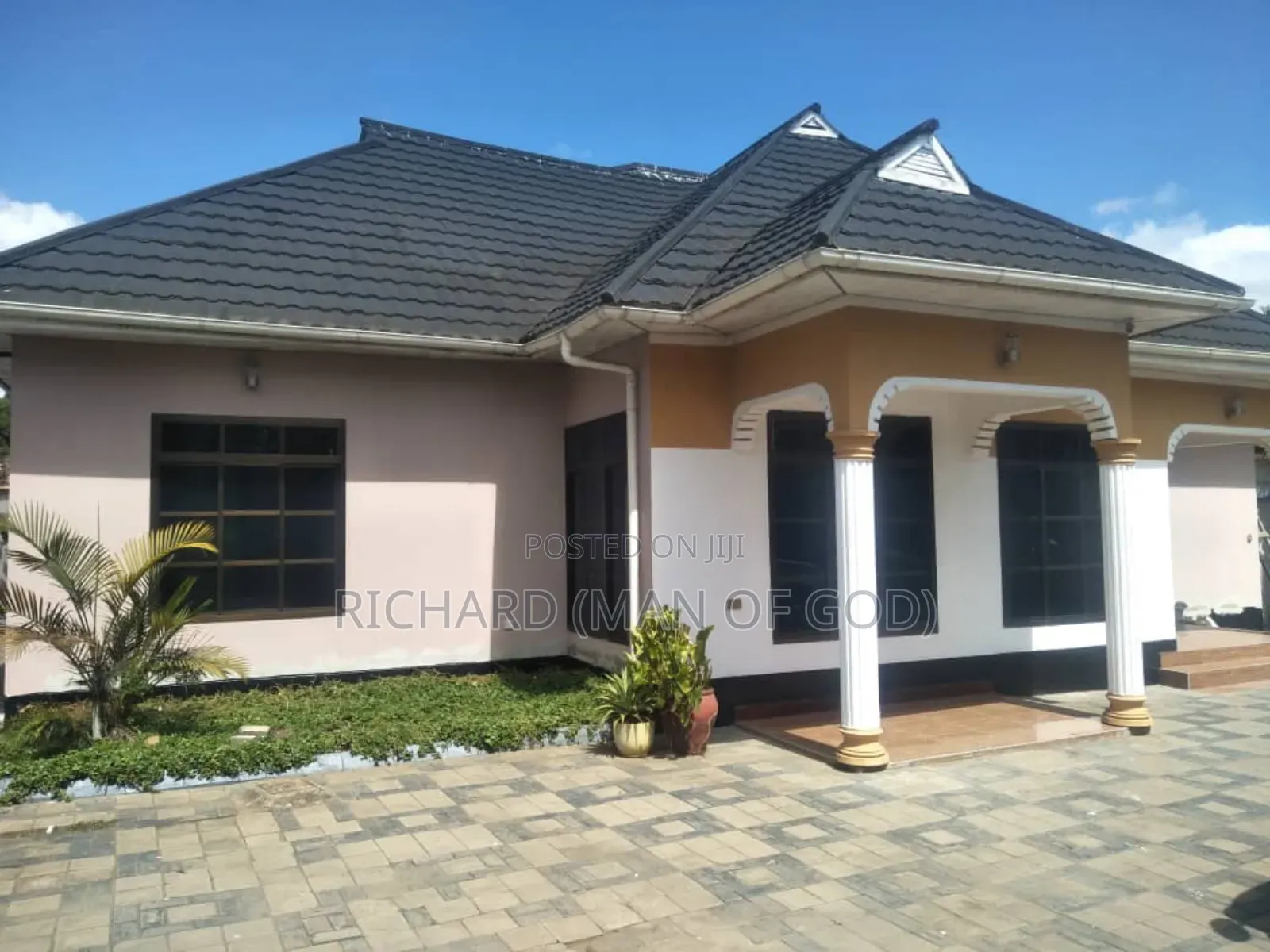Furnished 4bdrm Bungalow in Central Business Area for rent
