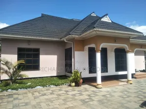 Furnished 4bdrm Bungalow in Central Business Area for rent