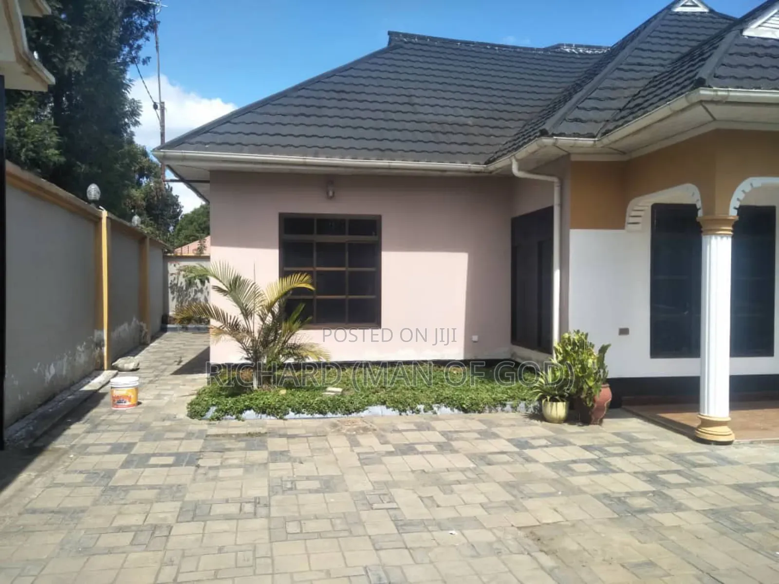 Furnished 4bdrm Bungalow in Central Business Area for rent