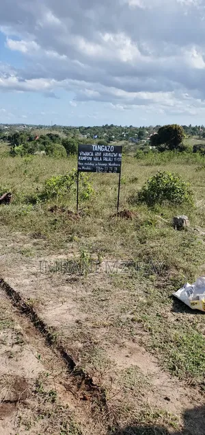 Viwanja Vinauzwa0 Ukubwa Tofaut Madale